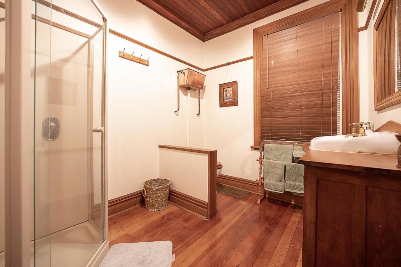 Homestay The Fern & Thistle Luxury Accommodation- Drinks, Hotpool, Sauna Balclutha