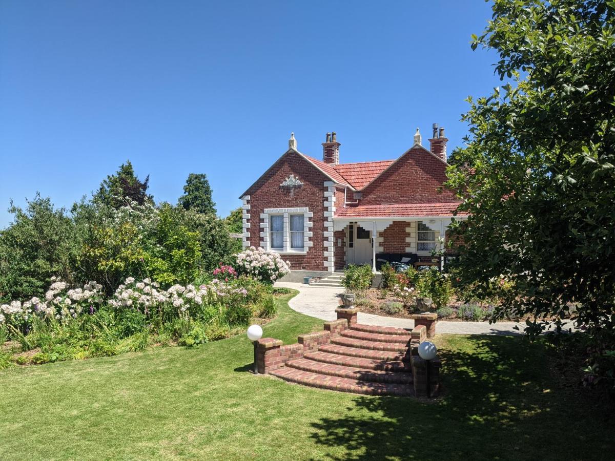Homestay The Fern & Thistle Luxury Accommodation- Drinks, Hotpool, Sauna *
