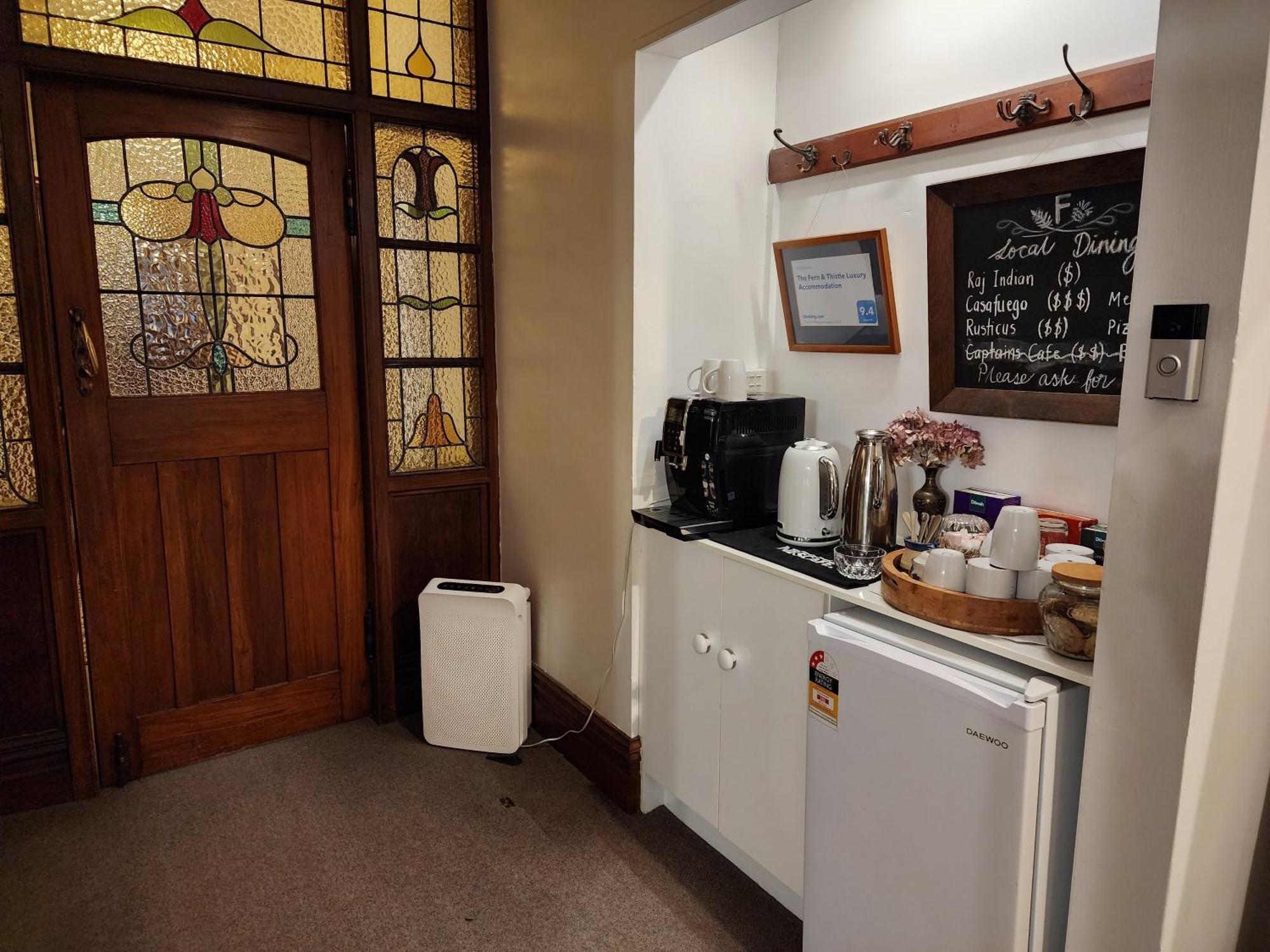 Homestay The Fern & Thistle Luxury Accommodation- Drinks, Hotpool, Sauna *