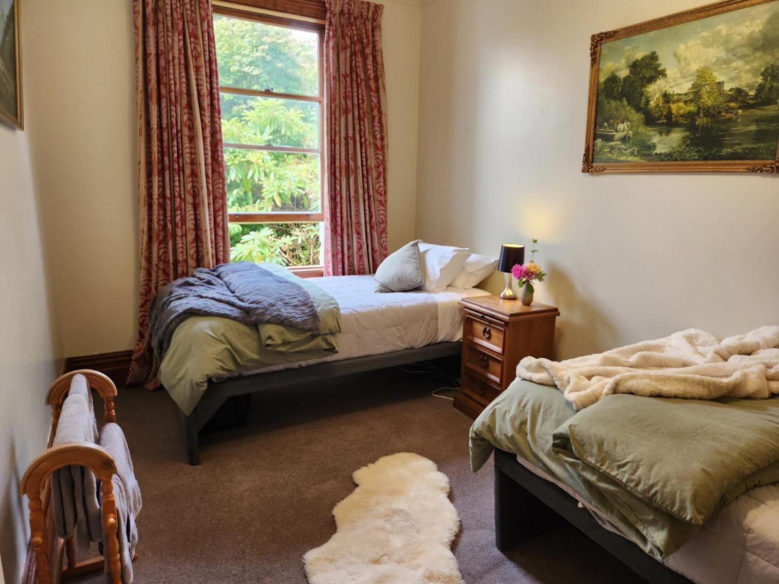 The Fern & Thistle Luxury Accommodation- Drinks, Hotpool, Sauna Balclutha
